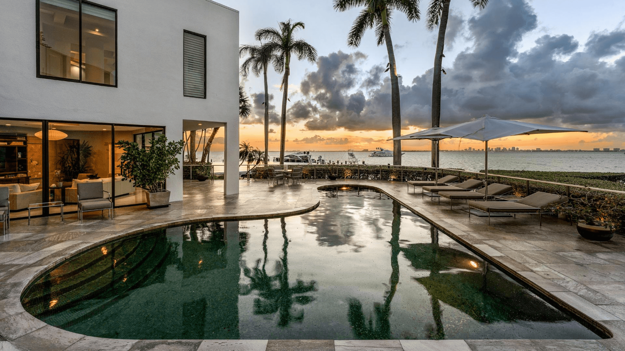 Mansion de Scarface a la venta en Key Biscayne Miami